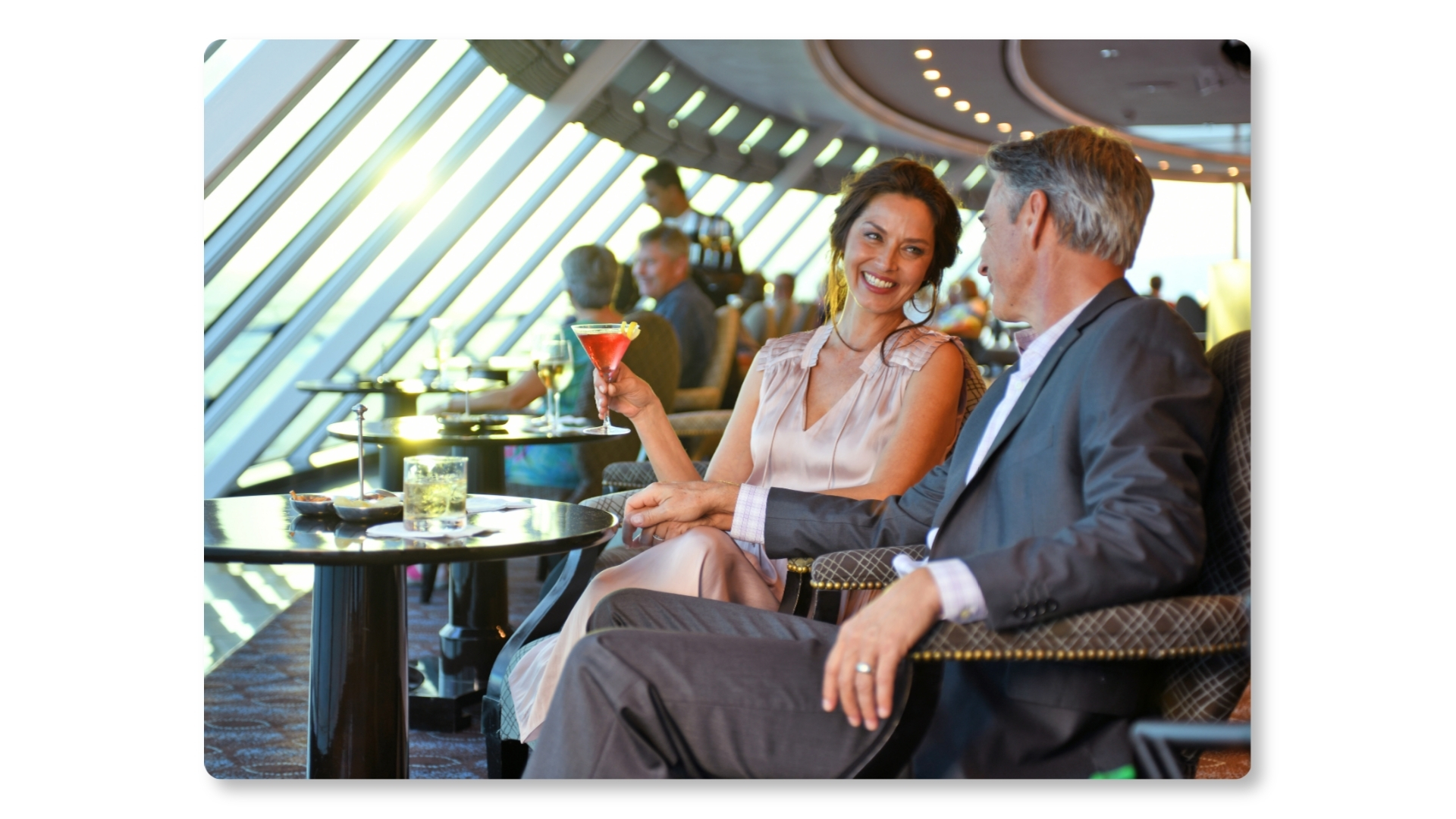 people sipping cocktails on the oceania cruise ship